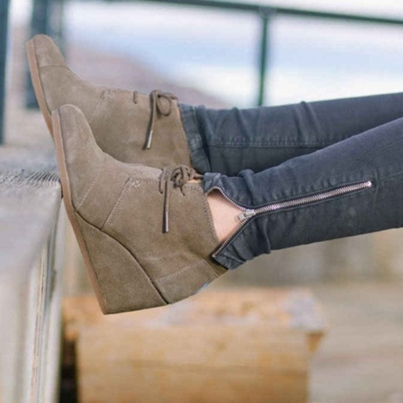 toms lace up wedges